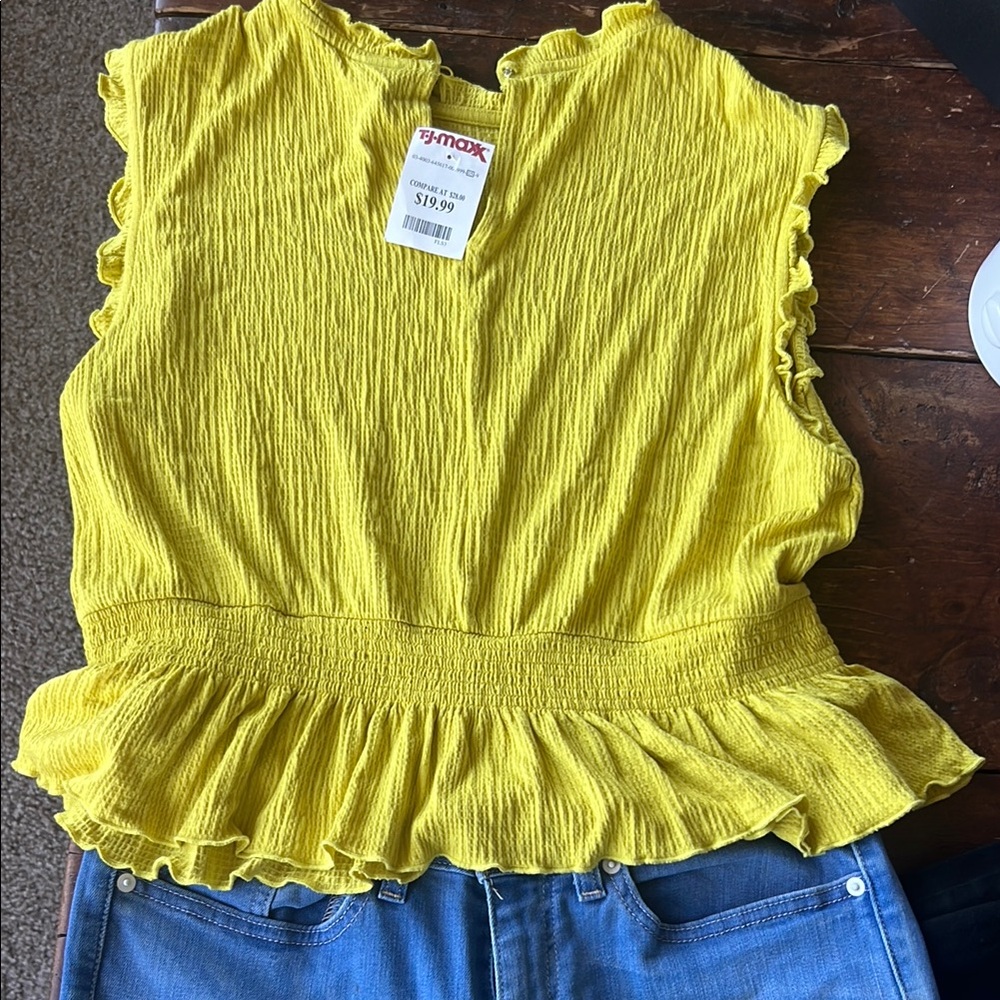 Yellow Ruffled Sleeveless Top - Picture 3 of 3